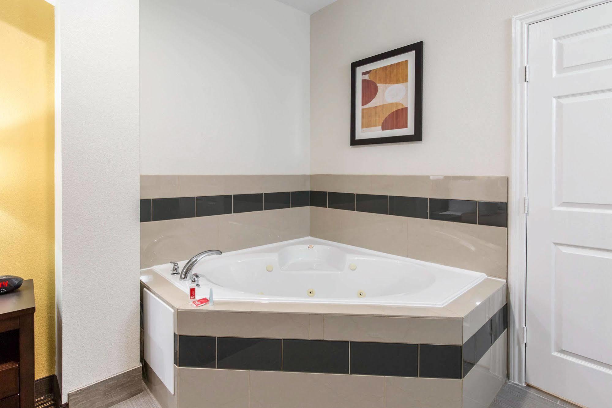 Scottish Inns & Suites Spring - Houston North Экстерьер фото
